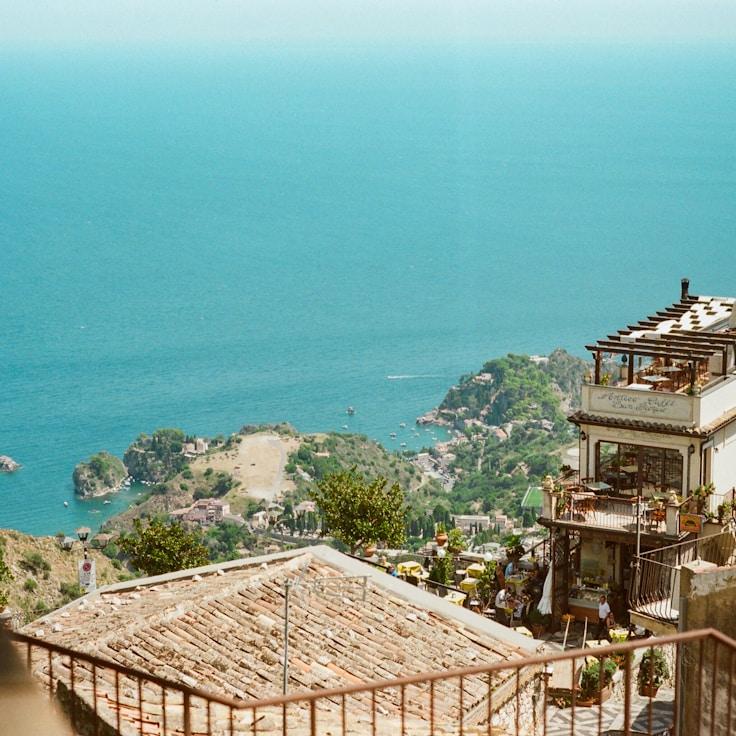 Family terraces and cafés for calm evenings in Lisbon